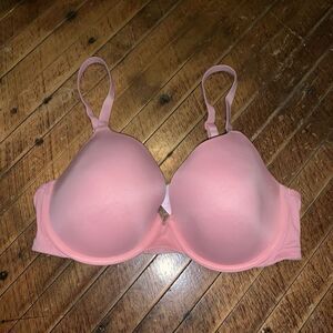 Victoria’s Secret wear everywhere T-shirt lightly lined barbiecore 34DD bra